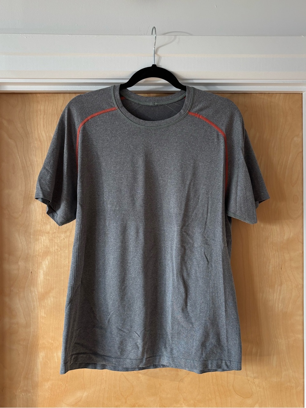 lululemon athletica Men's Gray Short-Sleeve Tee with Orange Contrast